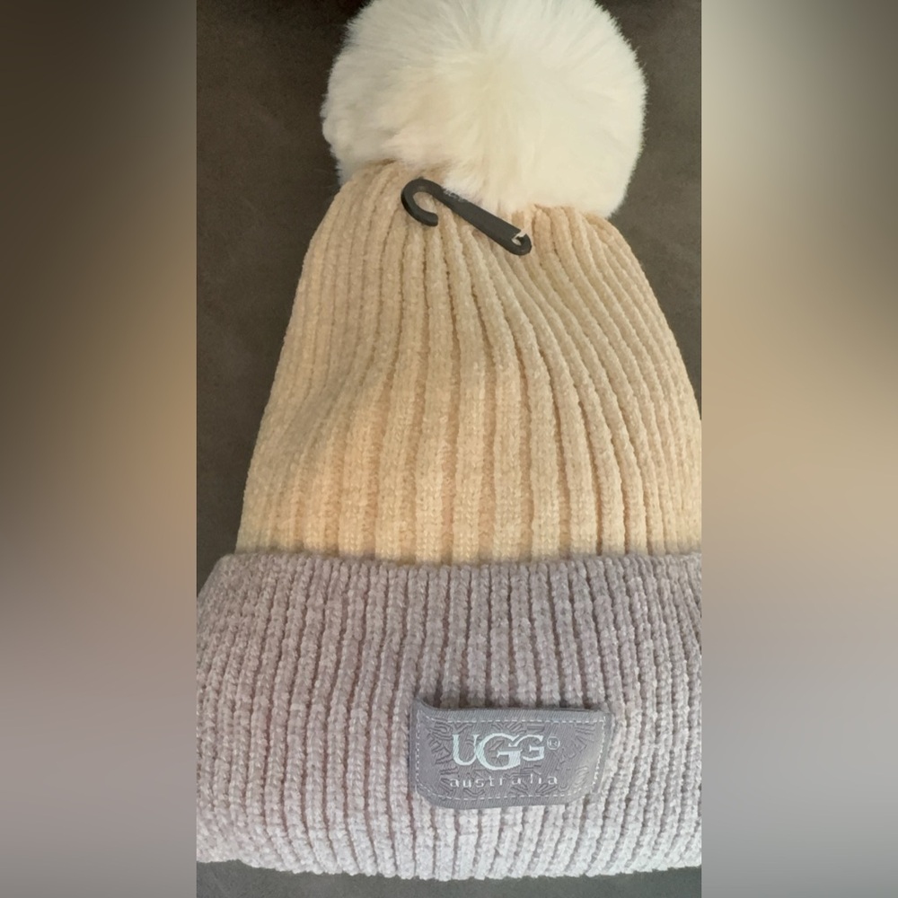 Ugg unisex cream & gray, hat.
